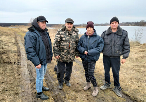 У ставку на Шепетівщині невідомі травмували лебедя та залишили помирати