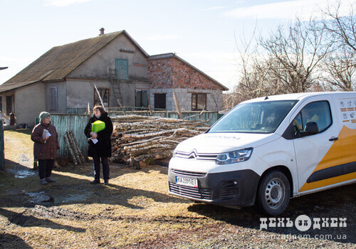 У Шепетівському районі селяни чекають автівки із поштою