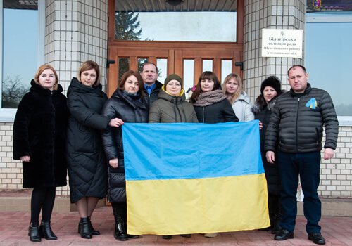 Білогірська громада у День єднання розгорнула багатометровий прапор 