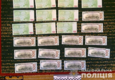 Шахрайки обміняли 86-річній жінці долари та євро на сувенірні гроші