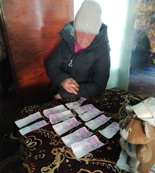 На Шепетівщині після велелюдного гостювання із будинку селянина зникли гроші