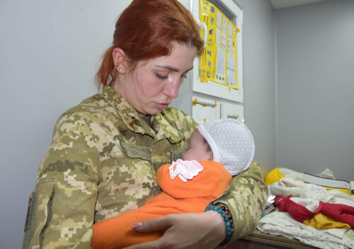 Іноземці намагалися вивезти немовлят з України без документів