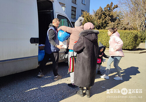 У Шепетівці роздали гуманітарну допомогу переселенцям, яка надійшла з Італії
