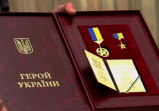 Президент присвоїв звання Героя України 14 захисникам