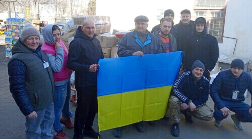 Далекобійники з Ізяслава передали гуманітарний вантаж для захисників України