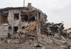 У сусідній з Хмельниччиною області обстріляли міста — зруйновано будинки, є поранені та загиблий