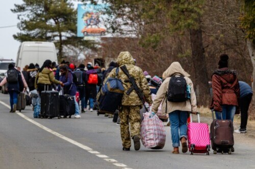 Понад 5,6 мільйона українців знайшли прихисток за кордоном