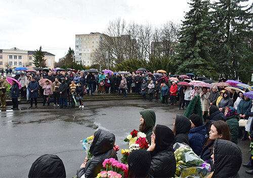 У Шепетівці небо плакало дощем, коли прощалися з молодою Героїнею Ольгою Тимошенко