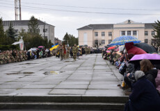 У Шепетівці небо плакало дощем, коли прощалися з молодою Героїнею Ольгою Тимошенко