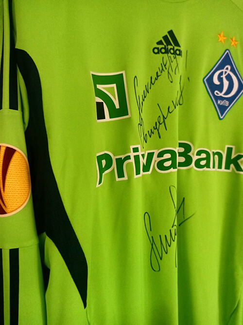 У Хмельницькому футболку півзахисника київського «Динамо» продали за 20 тисяч гривень