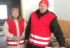 У Славуті Червоний Хрест створив банк одягу для переселенців