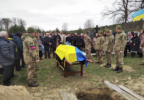 На Славутчині попрощалися із 22-річним солдатом, який загинув у перші дні війни