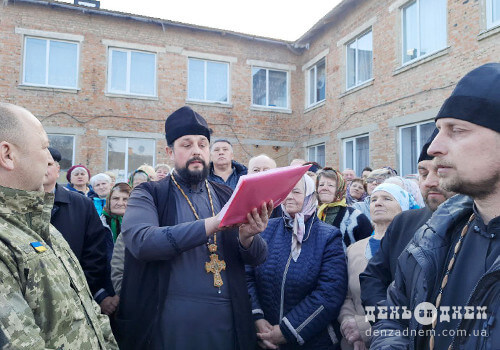 Духовенство, селяни, поліція — у Судилкові парафіяни перейшли до Православної Церкви України