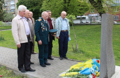 8 травня на Хмельничинні вшанували жертв Другої світової війни: перемогли нацистів — переможемо і рашистів