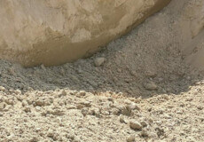 У сусідній із Хмельниччиною області 11-річну дитину присипало піском