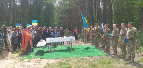 У Славуті віддали шану 25-річному капітану, який загинув на Луганщині