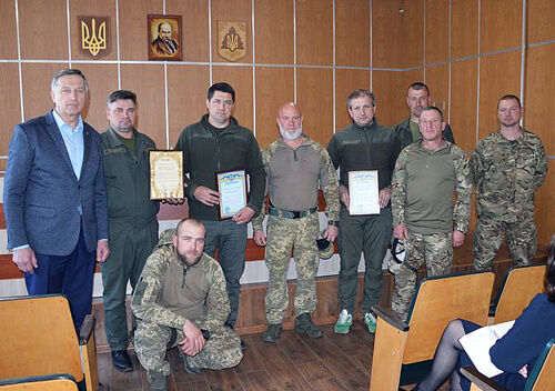 Лісівники за гуманітарну допомогу отримали подяку від військових