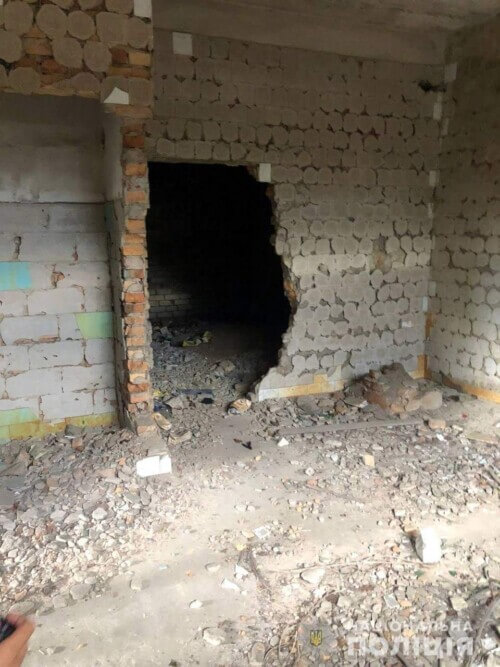 У сусідній із Хмельниччиною області за кілометр до кордону правоохоронці виявили небезпечні знахідки