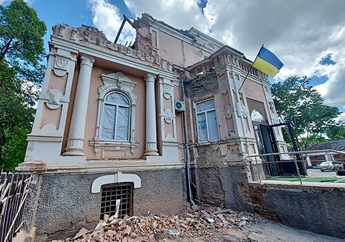 Росіяни розграбовують українську культурну спадщину: як її повернути