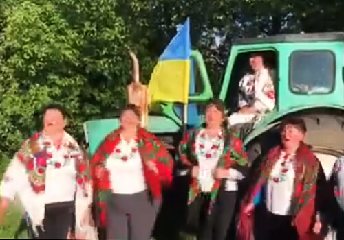 На Шепетівщині жінки креативно переспівали український хіт