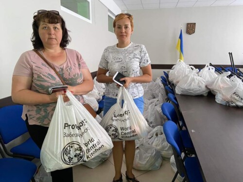 Судилківська ТГ роздала 300 продуктових наборів для переселенців