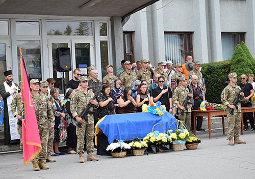 У Шепетівці попрощалася зі штаб-сержантом, який загинув на Чернігівщині