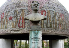 В одній з громад Шепетівщини влада не хоче зносити пам’ятник енкаведисту