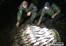 На Хмельниччині 65-річний чоловік витяг із річки риби на суму понад 100 тисяч гривень
