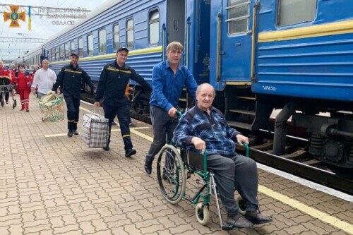 На Хмельниччину прибув евакуаційний потяг із Донеччини