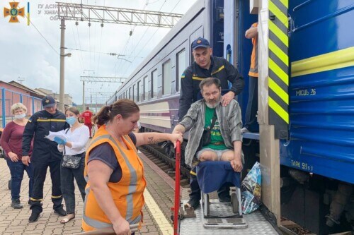 На Хмельниччину прибув евакуаційний потяг із Донеччини