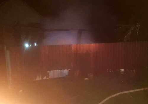 Вночі на Шепетівщині вогонь знищив частину будівлі