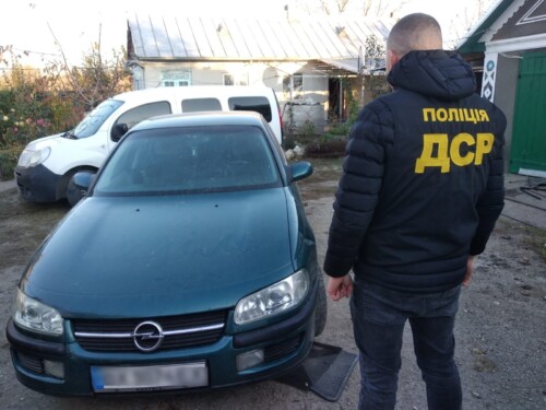 Обмінювали на «кращі» авто: на Хмельниччині злочинна група заволоділа 6 автівками