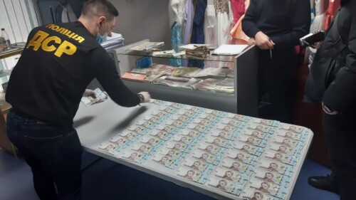 Обмінювали на «кращі» авто: на Хмельниччині злочинна група заволоділа 6 автівками