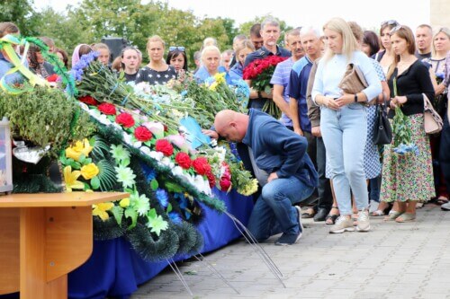 У Нетішині провели в останню путь молодшого сержанта Володимира Мартинюка