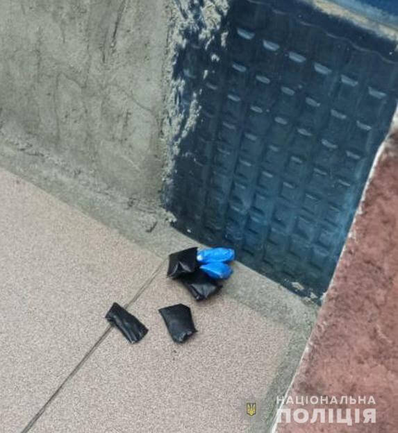 У хмельничанки полісмени вилучили майже кілограм психотропів на суму пів мільйона гривень