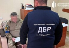 На Хмельниччині чиновник міграційної служби незаконно видавав росіянам українські паспорти