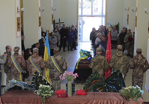 У Славуті провели в остнню путь штаб-сержанта Андрія Домашина