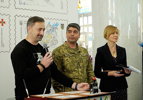 До Дня захисників та захисниць України Укрпошта випустила поштові марки «Слава Збройним Силам України!»