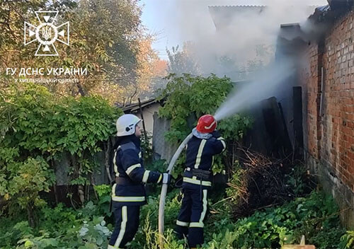 У Хмельницькому в гаражі спалахнула автівка