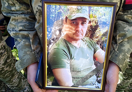 На Ізяславщині віддали останню шану новітньому Герою, який загинув на Херсонщині