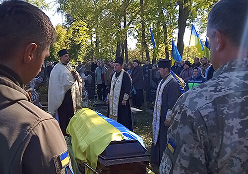 На Ізяславщині віддали останню шану новітньому Герою, який загинув на Херсонщині
