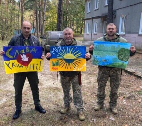 Голова Шепетівської ТГ передав автівки та речі для військовослужбовців, які боронять країну на східному фронті