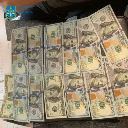 Хмельничанин зі спільниками вчинив напад на пенсіонера МВС та відібрав у нього 1,6 млн гривень