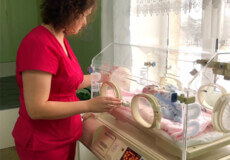 Славутська лікарня отримала обладнання для новонароджених, які потребують спеціальних умов