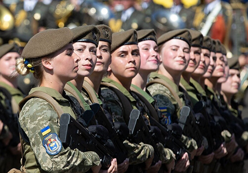 Жінки все ж будуть змушені ставати на військовий облік. Але не всі