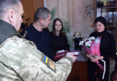 На Шепетівщині сім’я загиблого захисника отримала його нагороду