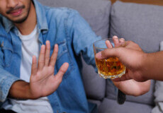 Реабілітація для алкоголіків в наркологічному центрі: що це та як проходить