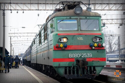 Відсьогодні з небезпечних регіонів через Хмельницький курсуватиме ще один потяг