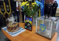 У Нетішині провели в останню путь бойового медика Кирила Фокіна