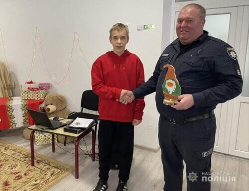 З піснями й танцями зустрічали вихованці Ізяславського навчального реабілітаційного центру своїх друзів-поліцейських